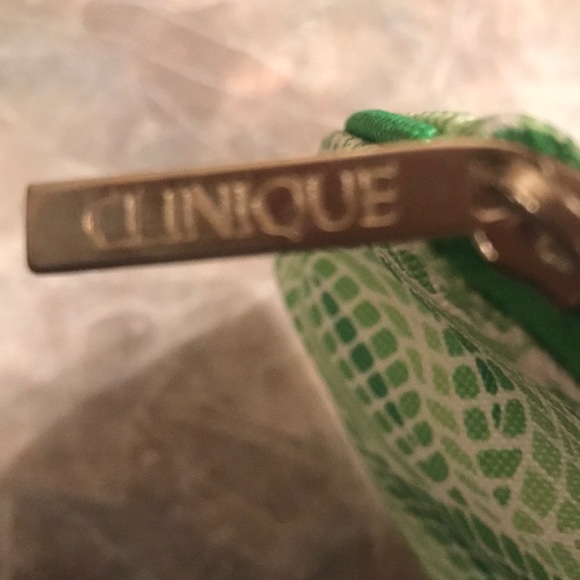 Set of 2 Clinique Cosmetic Bags - Picture 8 of 8